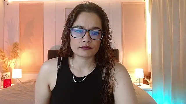 Snapshot of Rose_Thompson1 chatting on June 7, 2026, 1:37 pm Rose Thompson1 online show from June 7, 2026, 1:37 pm