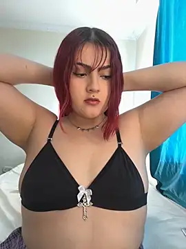 Snapshot of Ivelleee_ chatting on October 2, 2025, 9:00 pm Ivelleee online show from October 2, 2025, 9:00 pm