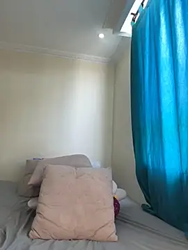 Ivelleee  online show from October 19, 2025, 2:40 pm