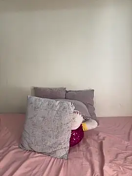 Snapshot of Ivelleee_ chatting on December 18, 2025, 10:16 pm Ivelleee online show from December 18, 2025, 10:16 pm