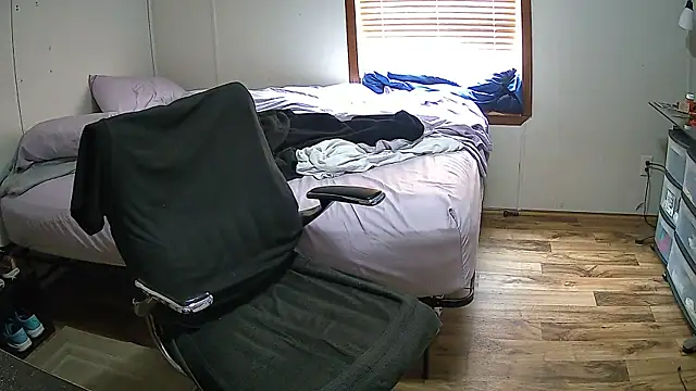 Muffdiver718 online show from March 15, 2025, 3:16 pm