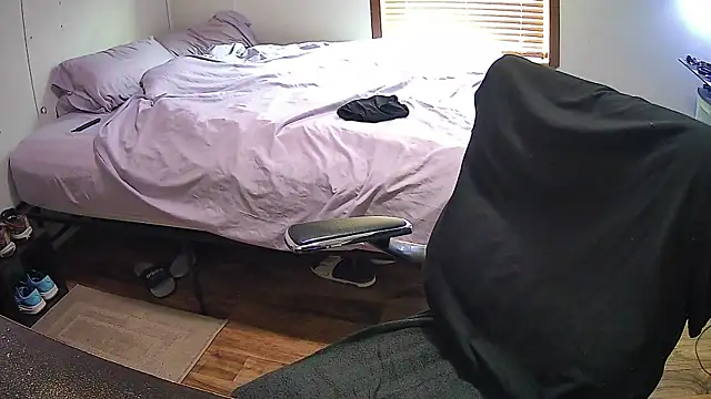 Muffdiver718 online show from March 19, 2025, 12:34 pm