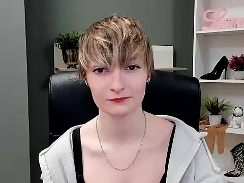 hottieBlair online show from September 25, 2025, 6:17 am