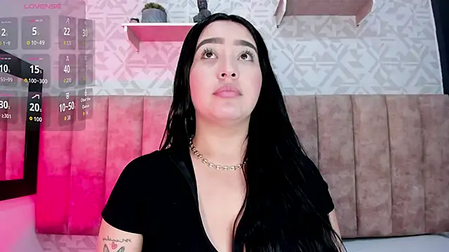 MelinaCruz online show from October 6, 2025, 4:10 am