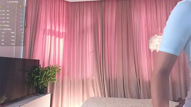 Snapshot of NormaCusson chatting on September 16, 2025, 7:20 am NormaCusson online show from September 16, 2025, 7:20 am