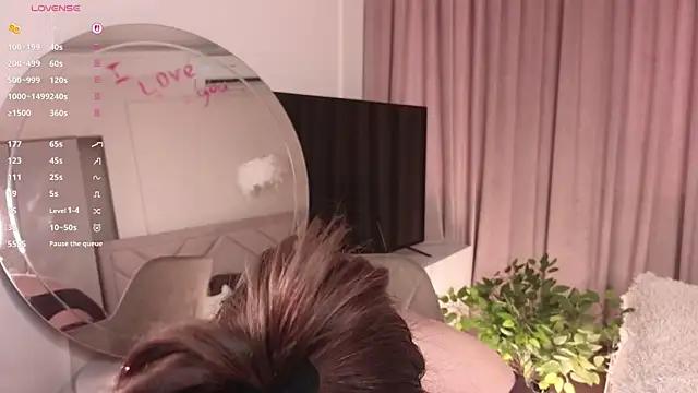 Snapshot of NormaCusson chatting on October 26, 2025, 7:36 am NormaCusson online show from October 26, 2025, 7:36 am