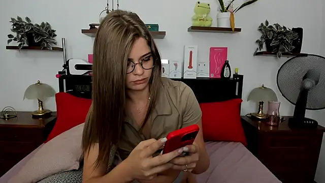Snapshot of HaleyReedme chatting on July 17, 2026, 7:15 am HaleyReedme online show from July 17, 2026, 7:15 am