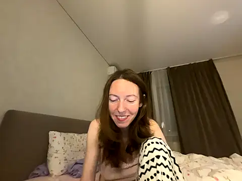 Snapshot of Aliniasky chatting on November 7, 2025, 7:25 pm Aliniasky online show from November 7, 2025, 7:25 pm