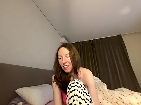 Snapshot of Aliniasky chatting on November 8, 2025, 9:57 pm Aliniasky online show from November 8, 2025, 9:57 pm