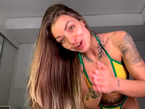 Snapshot of azimmer__ chatting on October 6, 2025, 6:16 pm azimmer online show from October 6, 2025, 6:16 pm