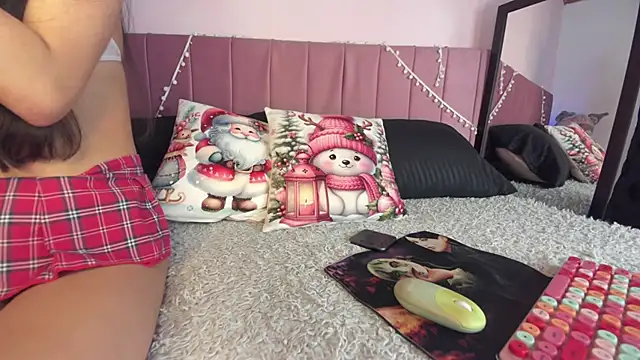 kitty-kryss online show from December 18, 2025, 3:18 pm