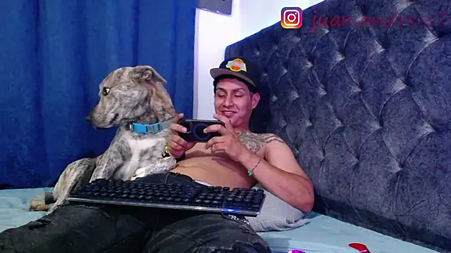 Snapshot of Stone_grey1_ chatting on February 17, 2026, 3:58 am Stone grey1 online show from February 17, 2026, 3:58 am