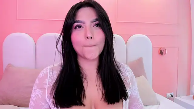 eva sainnt online show from March 8, 2026, 2:04 am