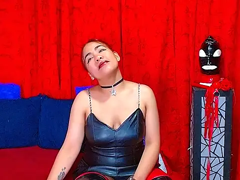 Snapshot of SharonCasttle chatting on May 5, 2026, 2:14 pm SharonCasttle online show from May 5, 2026, 2:14 pm