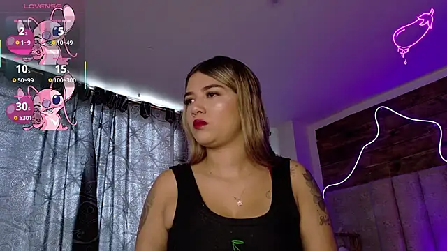 natasha  black online show from December 21, 2025, 7:32 pm