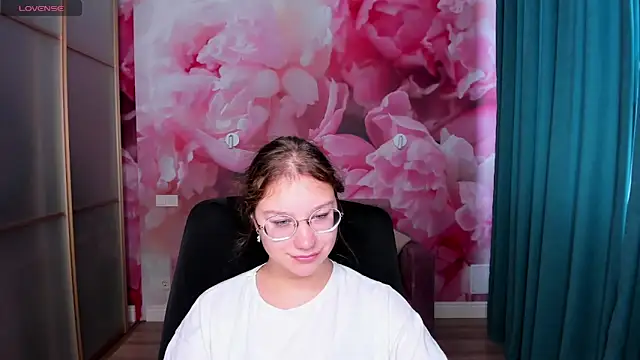 AngelinaLow online show from October 1, 2025, 11:27 am