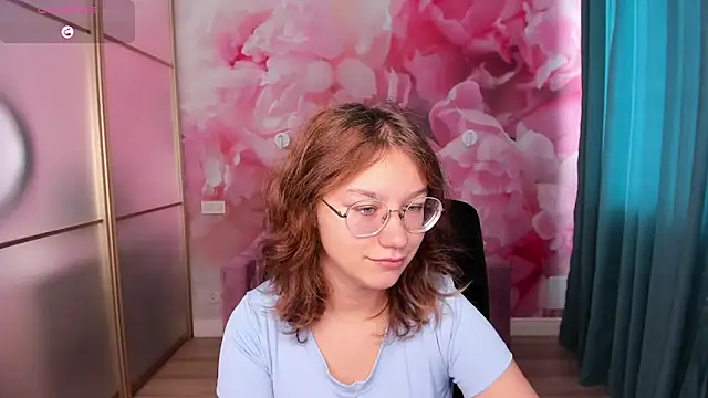 AngelinaLow online show from October 26, 2025, 6:30 am