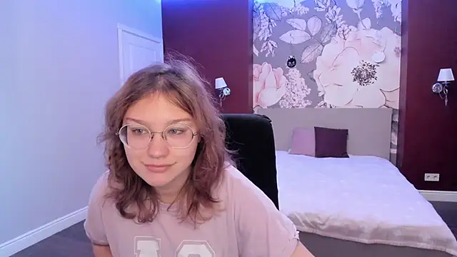 AngelinaLow online show from November 22, 2025, 6:34 am