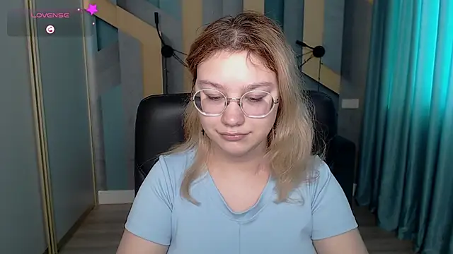 AngelinaLow online show from February 2, 2026, 12:15 pm