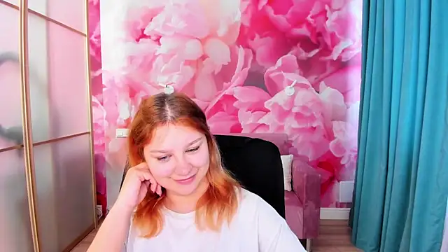 AngelinaLow online show from May 18, 2026, 11:27 am