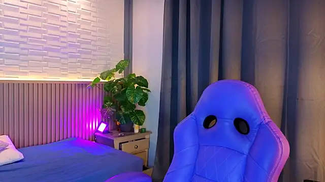 TiffanyWalk online show from November 8, 2025, 10:48 am