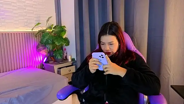 TiffanyWalk online show from November 29, 2025, 10:51 am