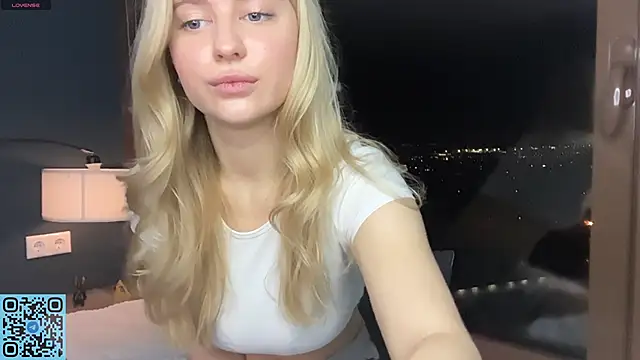 RadiantBliss online show from November 2, 2025, 7:05 pm