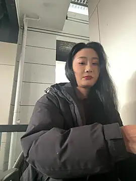 Snapshot of linger-23 chatting on March 16, 2026, 5:35 am linger-23 online show from March 16, 2026, 5:35 am