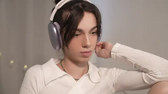 mystica  online show from November 28, 2025, 9:12 am