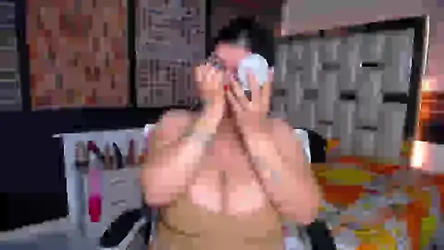 Snapshot of kriss_sweetboobs10 chatting on September 18, 2025, 6:54 pm kriss sweetboobs10 online show from September 18, 2025, 6:54 pm