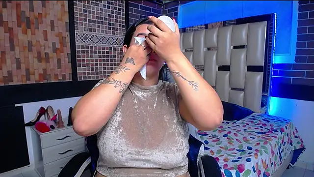 Snapshot of kriss_sweetboobs10 chatting on September 27, 2025, 12:54 pm kriss sweetboobs10 online show from September 27, 2025, 12:54 pm