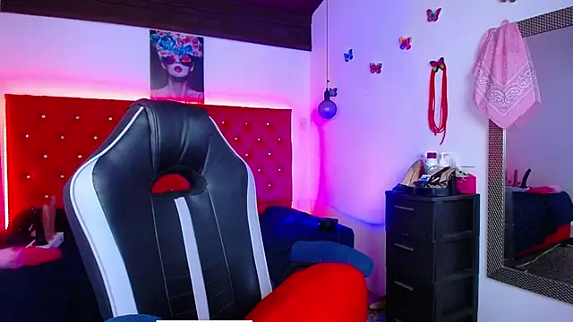 Snapshot of kriss_sweetboobs10 chatting on November 23, 2025, 12:16 pm kriss sweetboobs10 online show from November 23, 2025, 12:16 pm