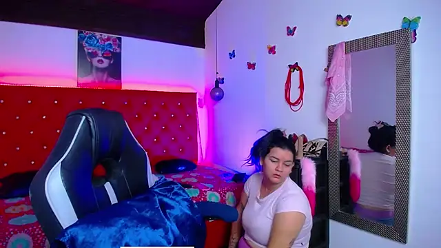 Snapshot of kriss_sweetboobs10 chatting on November 25, 2025, 12:05 pm kriss sweetboobs10 online show from November 25, 2025, 12:05 pm