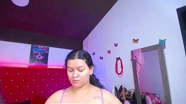 Snapshot of kriss_sweetboobs10 chatting on November 26, 2025, 12:06 pm kriss sweetboobs10 online show from November 26, 2025, 12:06 pm