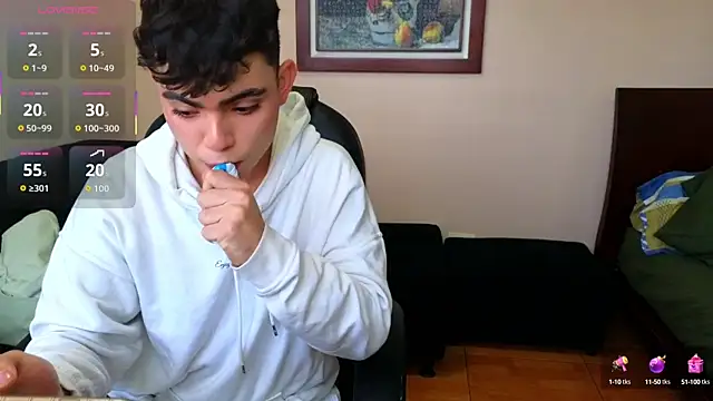 Snapshot of lukeboyce33 chatting on October 19, 2025, 9:48 pm lukeboyce33 online show from October 19, 2025, 9:48 pm