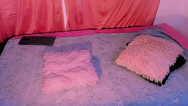 Mariana-ofc online show from November 11, 2025, 11:10 am