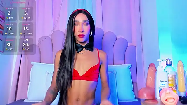 NicoleMadrird online show from February 10, 2026, 2:32 pm