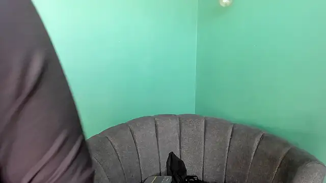 Alice 26  online show from November 29, 2025, 2:53 pm