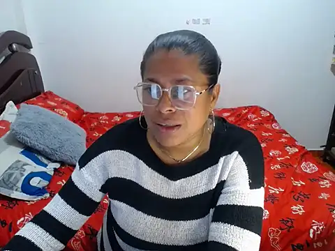 Tu-Reina online show from October 21, 2025, 2:45 am