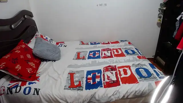 Tu-Reina online show from October 24, 2025, 1:57 am