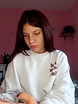 MeCherryy online show from September 28, 2025, 2:33 pm