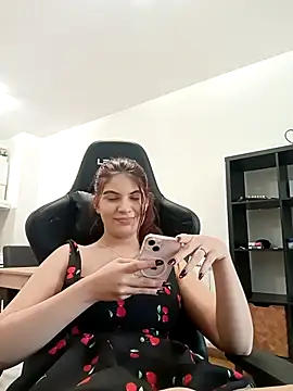 MeCherryy online show from October 27, 2025, 3:05 pm