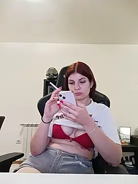 MeCherryy online show from May 19, 2026, 6:47 pm