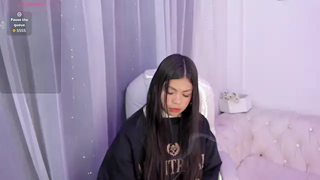 Pretty Johnson  online show from November 16, 2025, 12:11 pm