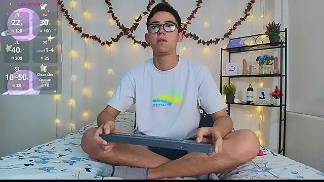 Danny-Swift13 online show from March 18, 2025, 12:36 pm