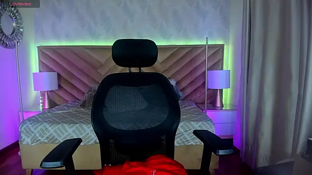 alice kingsley  online show from April 18, 2026, 9:04 pm