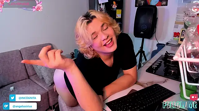 Snapshot of adam_angelssss chatting on December 3, 2025, 8:18 pm adam angelssss online show from December 3, 2025, 8:18 pm