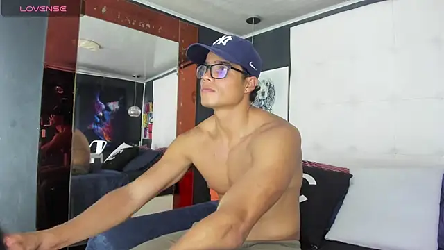 Christian Musclet4 online show from March 21, 2025, 11:12 pm