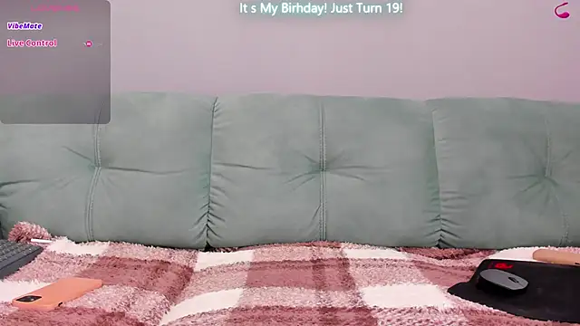 18teengirl3 online show from March 6, 2026, 11:39 am