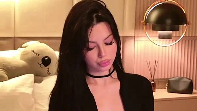 Leya Foxhall online show from November 20, 2025, 10:48 am